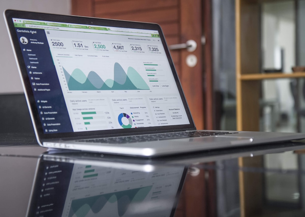 Podcast Lead Generation: 7 Ways to Convert Listeners into B2B Clients